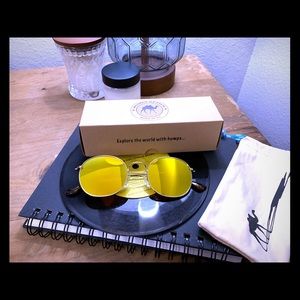 Yellow mirror polarized sunglasses with gold frame